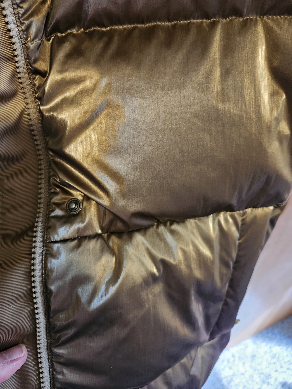 Athleta Metallic Gold/Olive Puffer Vest In LARGE - Picture 7 of 7
